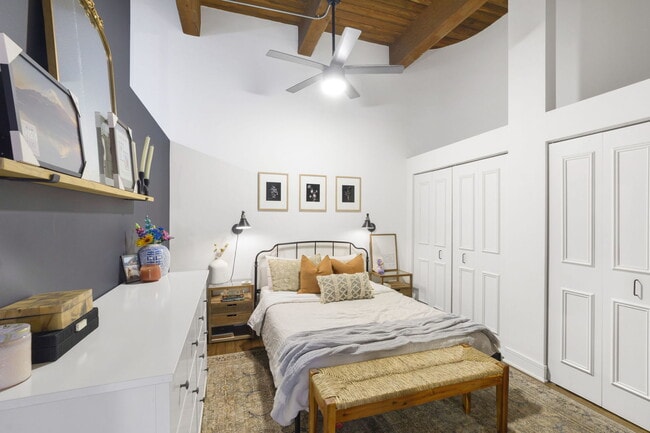 Building Photo - 1500 W Monroe St