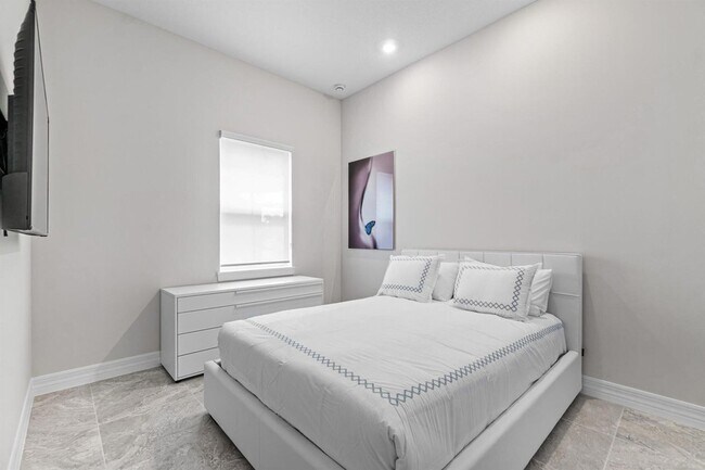 Building Photo - 12325 Frontline Ln