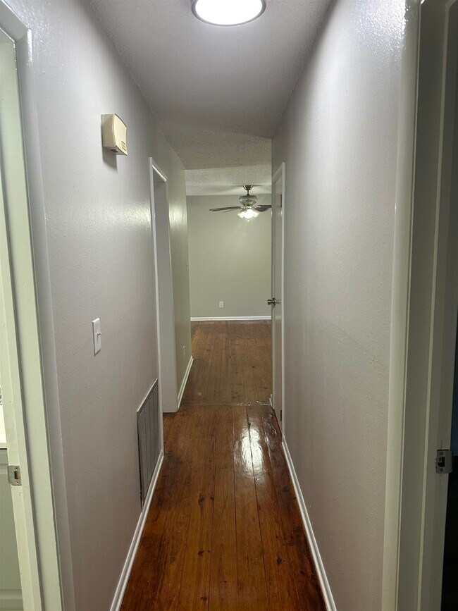 Building Photo - 2209 Gibbs Dr