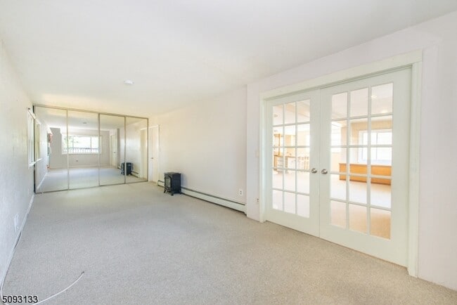 Building Photo - 21 E Shore Rd