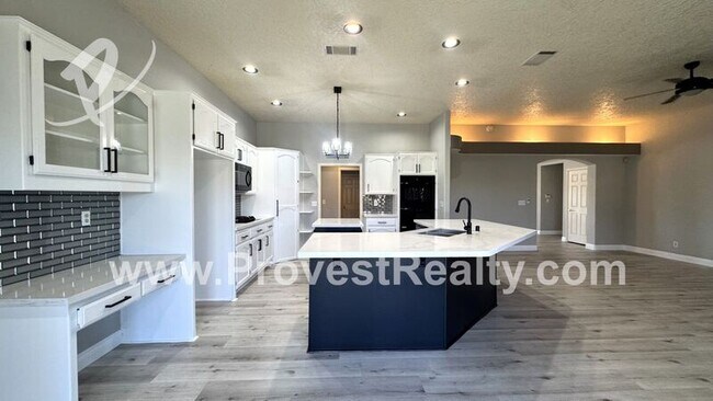 Building Photo - 13858 Rincon Rd