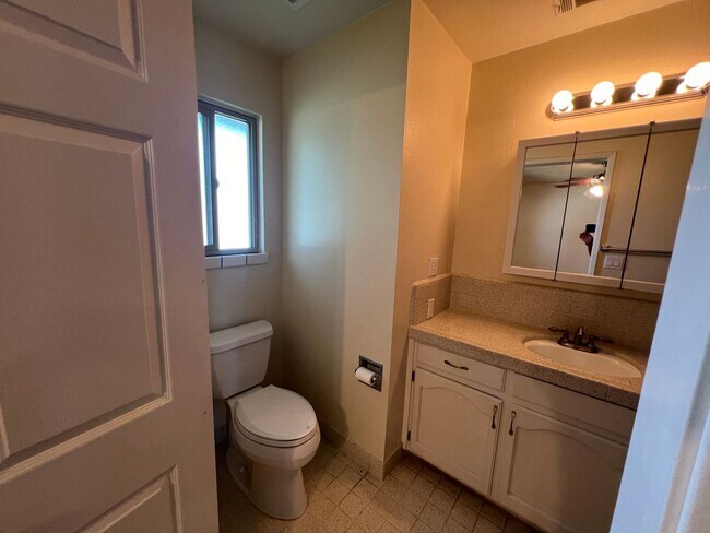 Building Photo - 3 bedroom single story in Manteca!