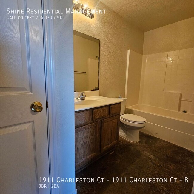 Building Photo - 1911 Charleston Ct