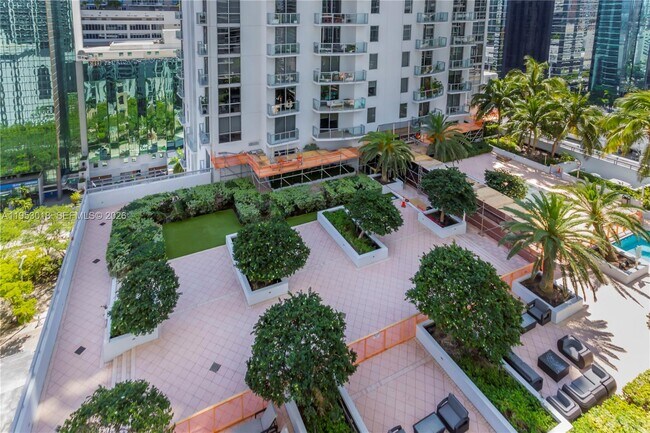 Building Photo - 1050 Brickell Ave