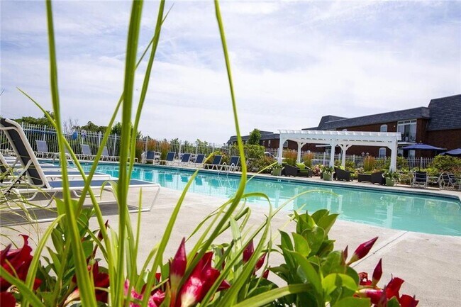 Building Photo - 3 Admiralty Dr