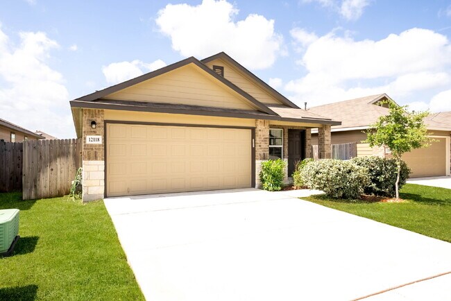 Building Photo - 3 Bedroom Rental in Convenient West San Antonio Location