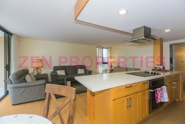 Building Photo - 250 ?Ohua Ave