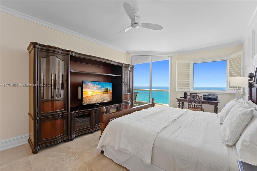 Building Photo - 17875 Collins Ave