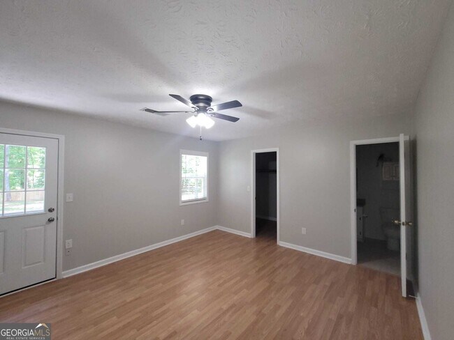 Building Photo - 235 Winona Dr