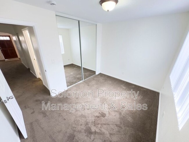 Building Photo - 2094 E Grand Ave