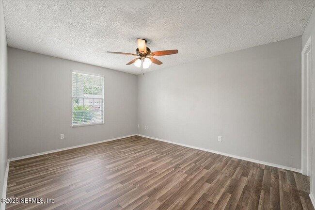Building Photo - 1701 Donna Dr