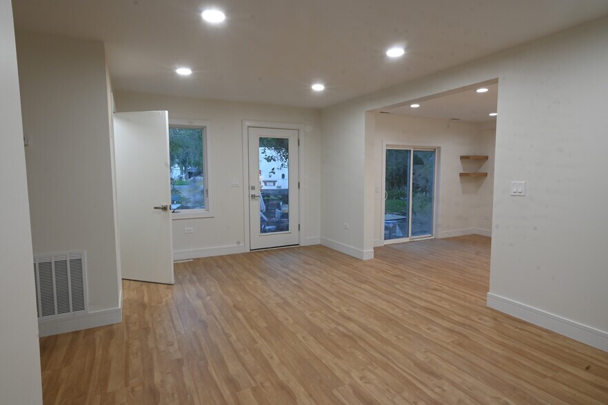 Building Photo - 37416 N Loretto Ave