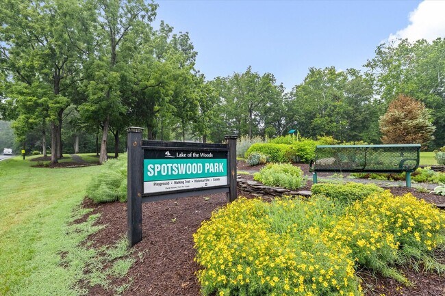 Building Photo - 4107 Lakeview Pkwy