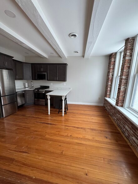 Building Photo - 43 Market St