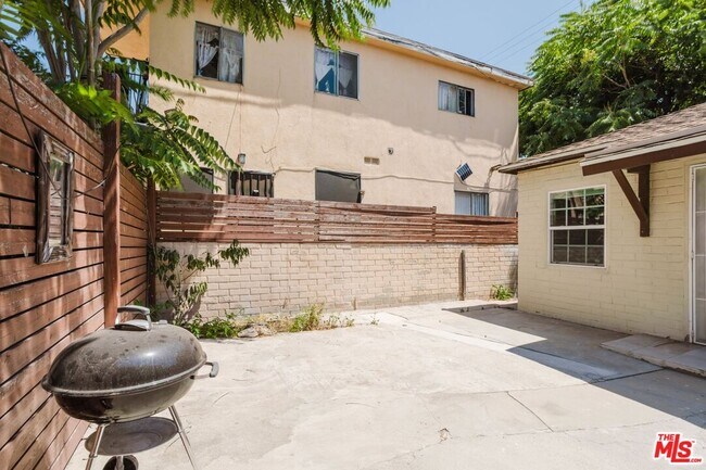 Building Photo - 5630 1/2 Craner Ave