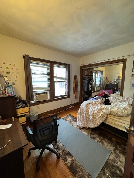 Building Photo - 36 Mason St