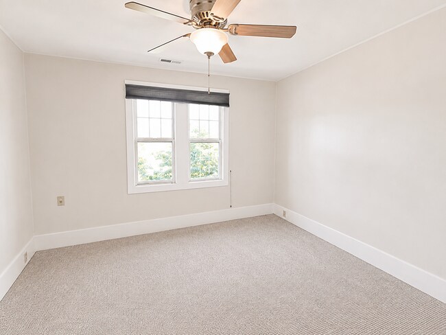 Building Photo - Heart of Bend Oasis: 3-Bedroom Home with Live-Edge Accents, New Carpet, and Fenced-In Parking