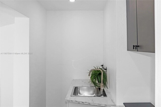 Building Photo - 11020 SW 140th Ave