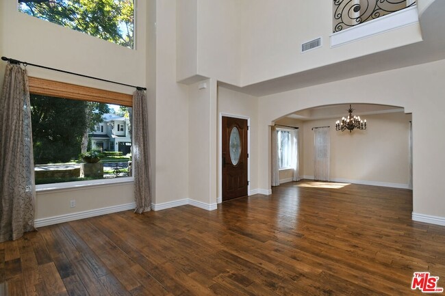 Building Photo - 12207 Cantura St