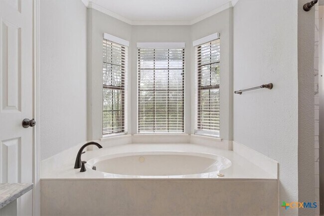 Building Photo - 840 Long Horn Trail