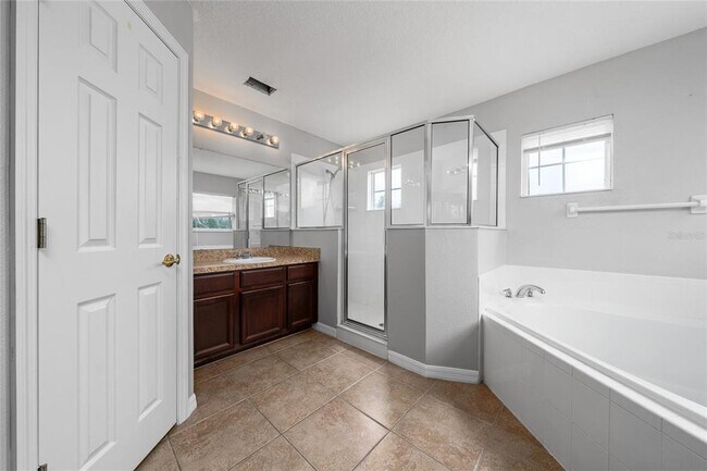 Building Photo - 1755 Plantation Oak Dr