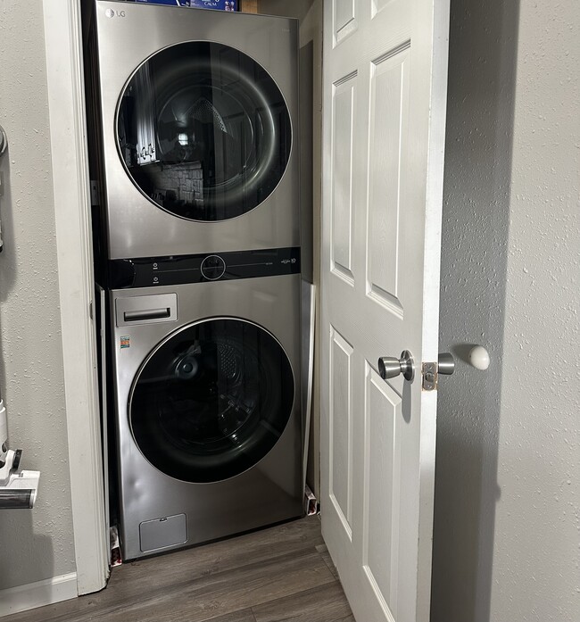 Building Photo - 600a Sara St