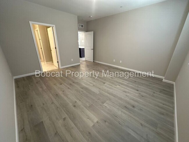 Building Photo - 864 Furlong Dr