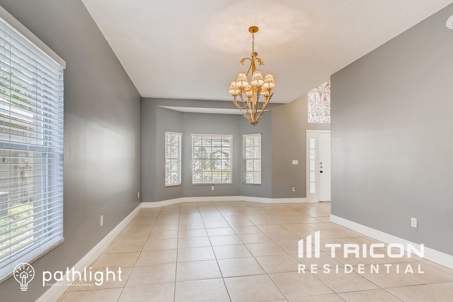 Building Photo - 102 Knights Hollow Dr