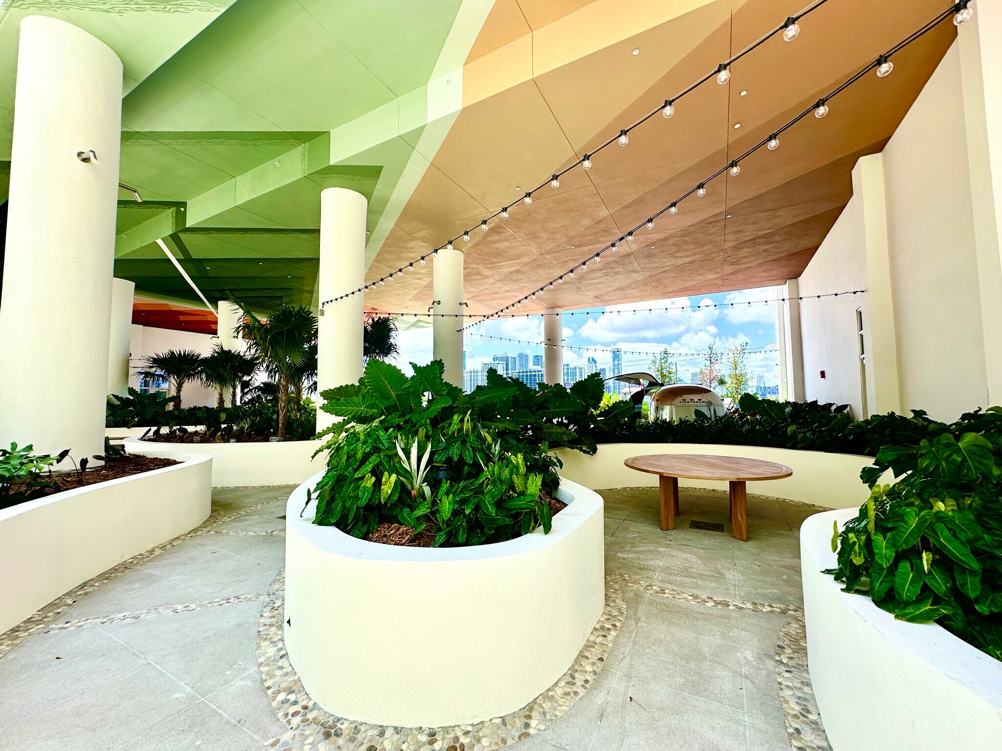 Building Photo - 1900 NW 1st Pl