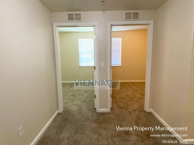 Building Photo - 6521 Hearthstone Cir
