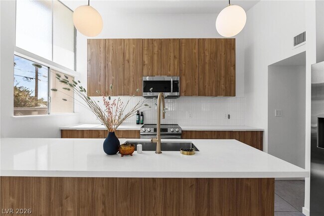 Building Photo - 1607 Pawnee Dr