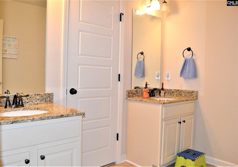 Building Photo - 304 White Oleander Dr