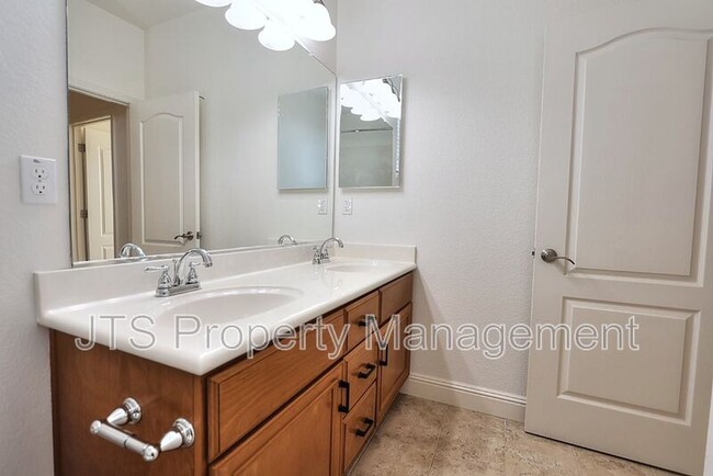 Building Photo - 3403 Oselot Way