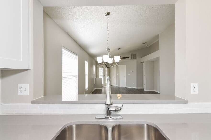 Building Photo - 22649 St Thomas Cir