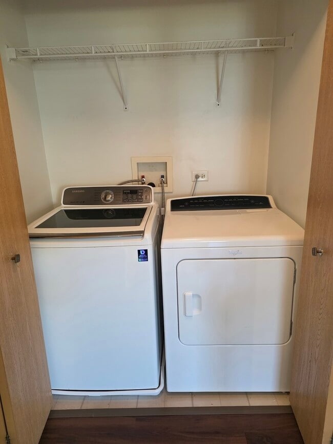 Building Photo - 2125 Silverstone Dr