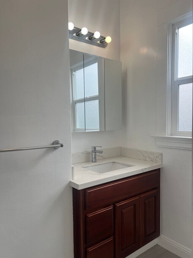 Building Photo - 3542