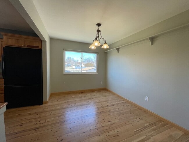 Building Photo - $0 DEPOSIT OPTION. 4BED/2.5BATH IN AURORA'S KINGSBOROUGH NEIGHBORHOOD