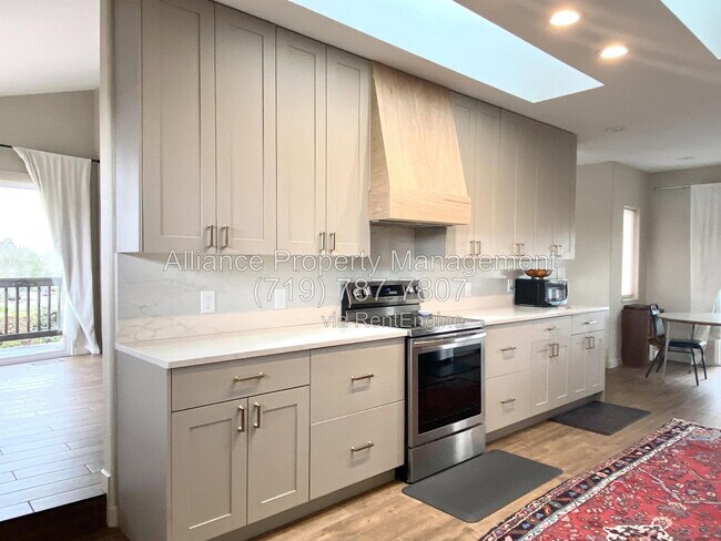 Building Photo - 2168 Wildwood Dr