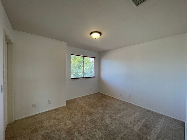 Building Photo - Available Now Palmdale 4 Bedroom + 3 Bathr...