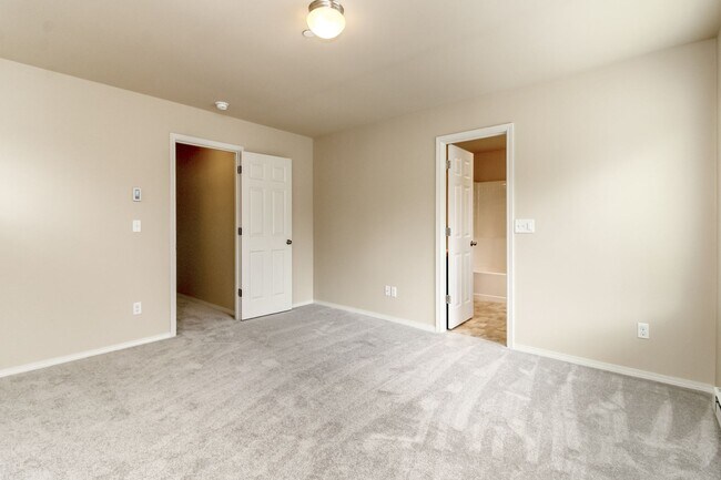 Building Photo - 1360 Sinclair Dr