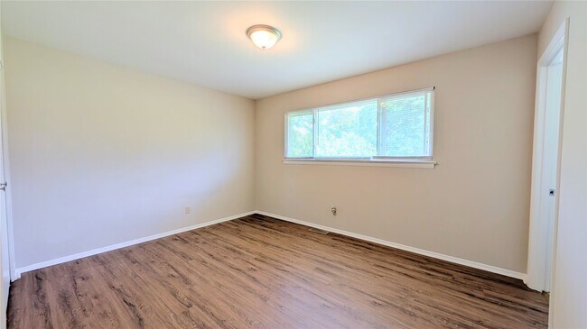 Building Photo - 3356 Clemens Dr