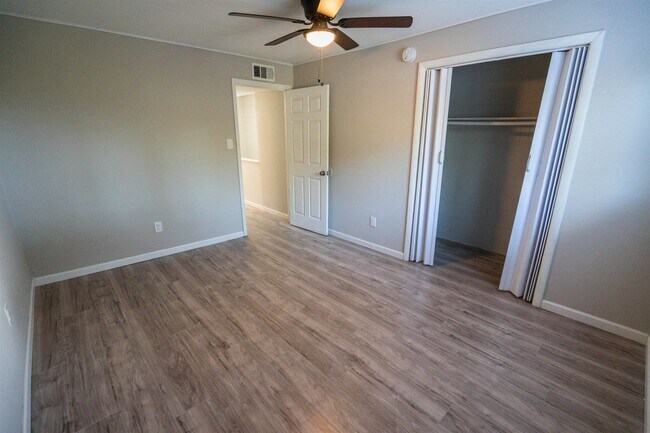 Building Photo - 1305 Clay St