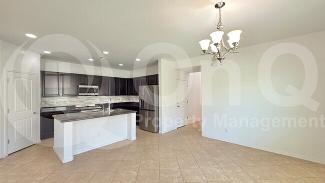 Building Photo - 730 N Robins Way