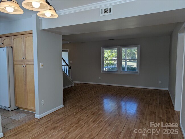 Building Photo - 5823 Rimerton Dr