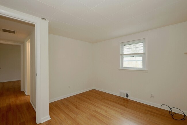 Building Photo - 121 Westport Rd