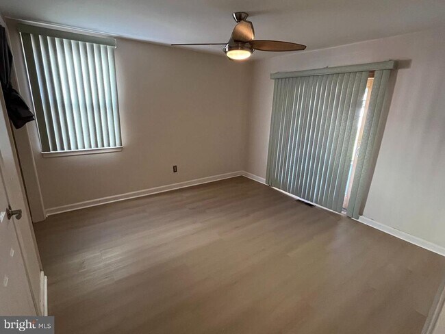 Building Photo - 509 Larkspur St