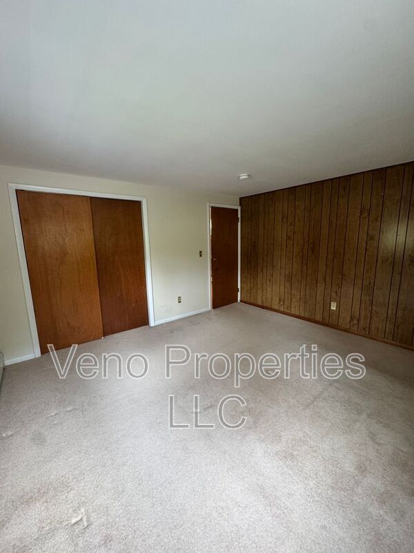Building Photo - 23 Glenwood Dr