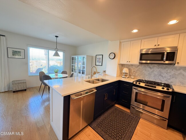 Building Photo - 647 Blue Oak Ave