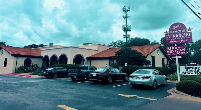 Building Photo - 2200 Dickson Dr