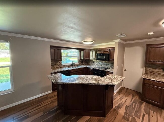 Building Photo - 4598 Brooksdale Dr
